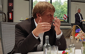 Ministerpräsident Günther besucht Umwelt- und Agrardienstleister Blunk 23