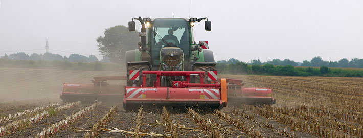 Mechanischer Pflanzenschutz: Blunk mulcht Maisstoppeln