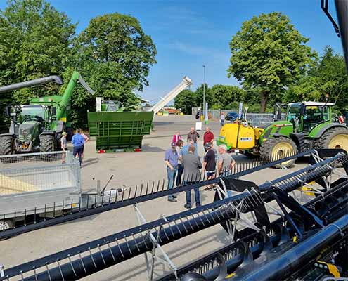 Blunk stellt neue Agrar Technik bei Drescherbier in Rendswühren vor - 104104