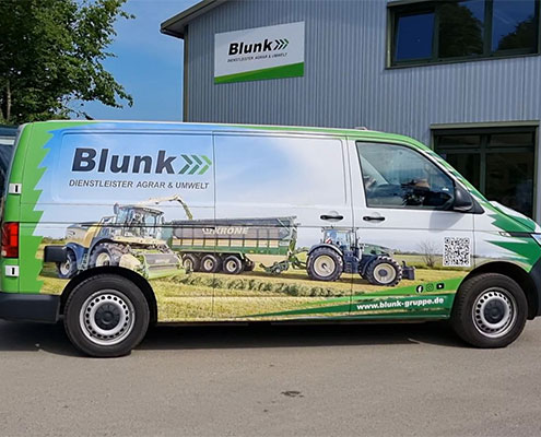 Blunk stellt neuen Projektleiter Wagen bei Drescherbier in Rendswühren vor