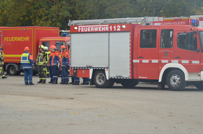 Übungseinsatz der Feuerwehr bei Blunk in Rendswühren - Foto Jugendfeuerwehr Bornhöved 09